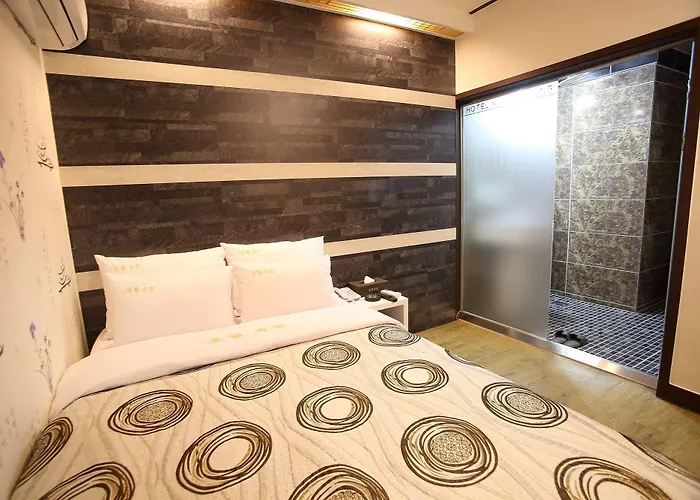 Kyoung Dong Myeongdong 3*